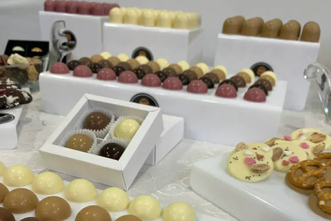 Coltul cu ciocolată (candy bar) pentru nuntă, botez, aniversare sau eveniment corporate