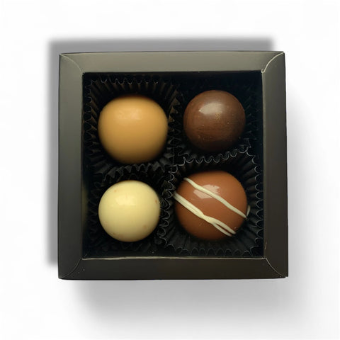 Capsula cu prajituri. Cutie cu 4 bomboane de ciocolata artizanala