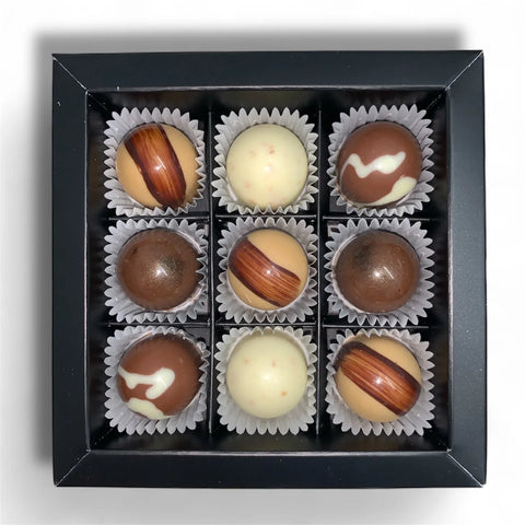 Cutie cu 9 bomboane de ciocolata - Capsula cu prajituri