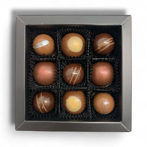Toamna in ciocolata. Cutie cu 9 bomboane de ciocolata artizanala