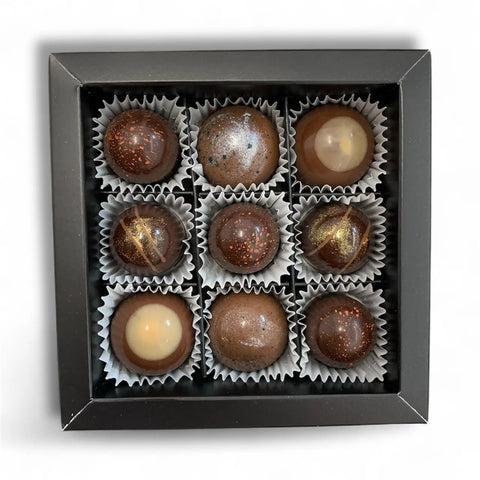 Cutie cu 9 bomboane de ciocolata artizanala. Colectia Toamna in ciocolata