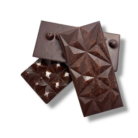 Tableta neagra de 54% cu cocos si afine