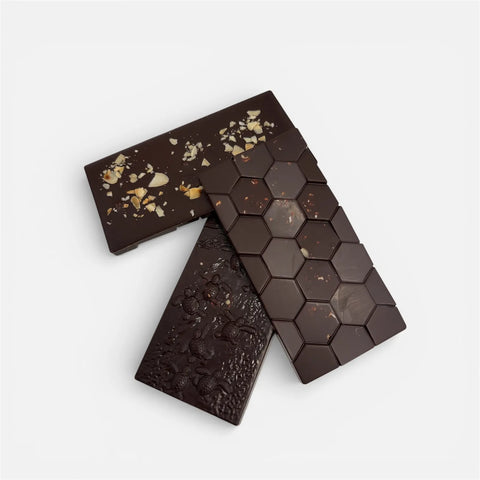 Tableta neagra de 70% cu smochine